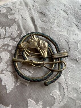 Vintage Horse Head Lariat Brooch in Brass and Patina 2 1/2”